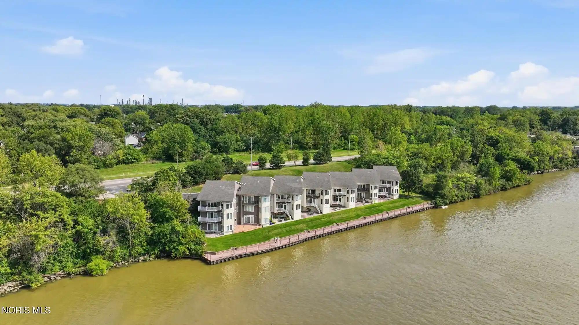 Listing Photo 2 - Condo for sale in 846 Miami St located at 846 Miami St, Toledo, OH 43605 - Unit # 6