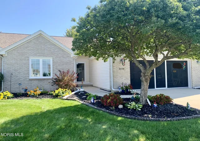 Photo 2 of Single family home for sale at 26336 E Wexford Dr, Perrysburg, OH 43551 | MLS# 10012612 | Listing updated on 2026-09-14