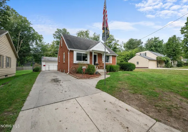 Photo 2 of Single family home for sale at 5725 Acres Rd, Sylvania, OH 43560 | MLS# 10012618 | Listing updated on 2026-09-08