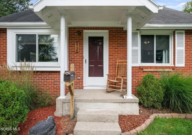 Photo 4 of Single family home for sale at 5725 Acres Rd, Sylvania, OH 43560 | MLS# 10012618 | Listing updated on 2026-09-08