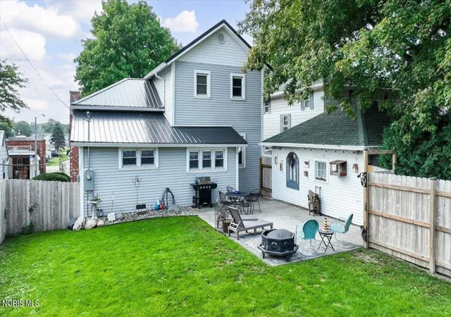 Photo 3 of Single family home for sale at 216 E Washington St, Napoleon, OH 43545 | MLS# 10012621 | Listing updated on 2026-10-05