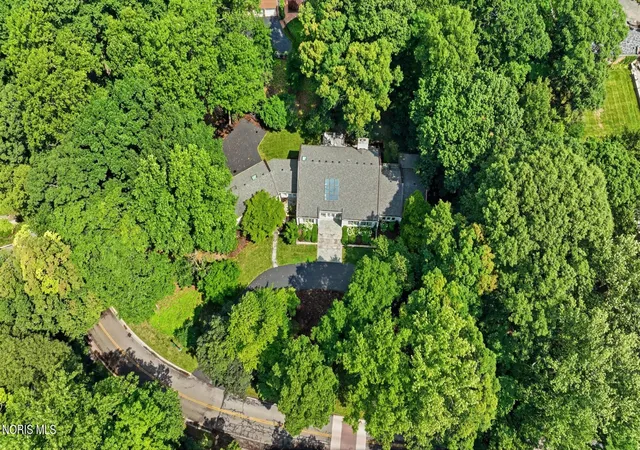 Photo 2 of Single family home for sale at 4560 Forestview Dr, Ottawa Hills, OH 43615 | MLS# 10012794 | Listing updated on 2026-09-13