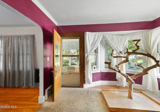 Photo 3 of Sale Pending at 1325 Royalton Rd, Toledo, OH 43612 | MLS# 10012666 | Listing updated on 2026-10-06