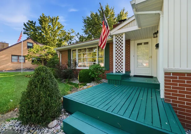 Photo 3 of Single family home for sale at 713 Lincolnshire Ln, Findlay, OH 45840 | MLS# 10012637 | Listing updated on 2026-10-05