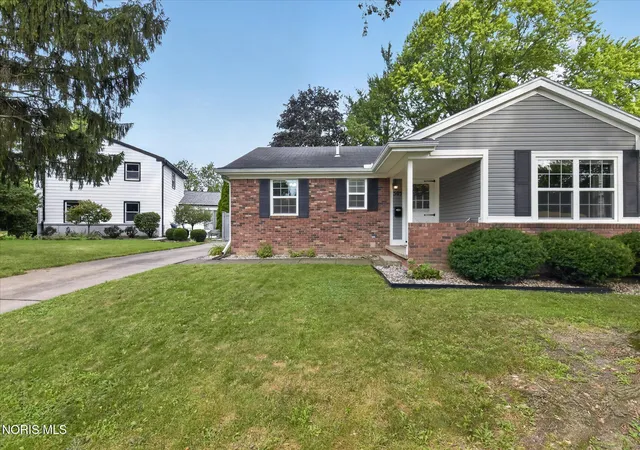 Photo 2 of Single family home for sale at 505 Meadow Springs Rd, Maumee, OH 43537 | MLS# 10012833 | Listing updated on 2026-09-09