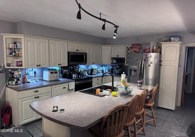 Photo 2 of Single family home for sale at 322 Willeke Ave, Ada, OH 45810 | MLS# 10012849 | Listing updated on 2026-10-06
