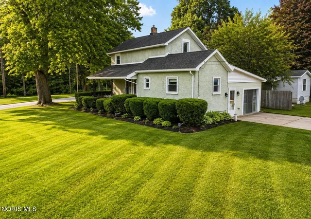 Single family home for sale at 1374 Tiffin St, Fremont, OH 43420 | MLS# 10012697