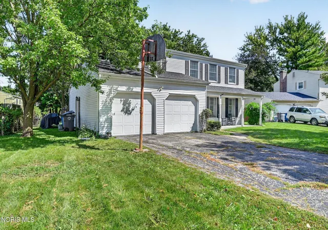 Photo 2 of Single family home for sale at 125 Cedar Ct, Perrysburg, OH 43551 | MLS# 10012698 | Listing updated on 2026-10-07