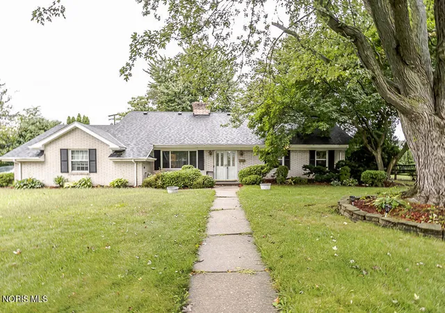 Photo 2 of Single family home for sale at 2443 Amara Dr, Toledo, OH 43615 | MLS# 10012740 | Listing updated on 2026-10-11