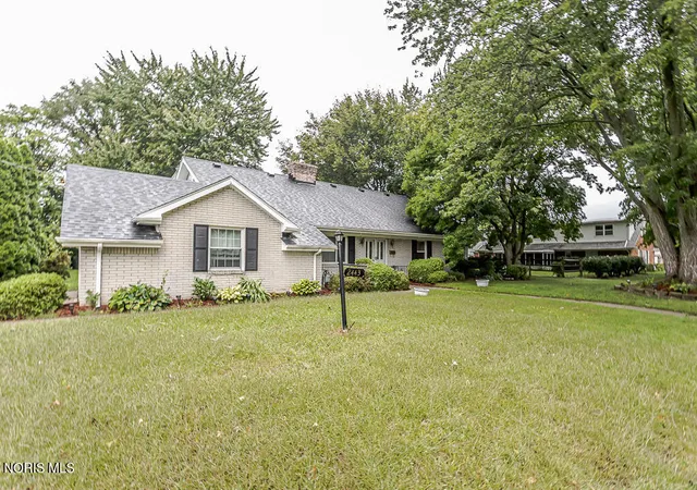 Photo 3 of Single family home for sale at 2443 Amara Dr, Toledo, OH 43615 | MLS# 10012740 | Listing updated on 2026-10-11