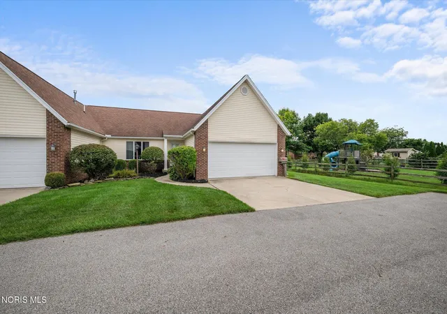 Photo 2 of Sale Pending at 4332 Townhouse Dr # F, Oregon, OH 43616 | MLS# 10012792 | Listing updated on 2026-10-06