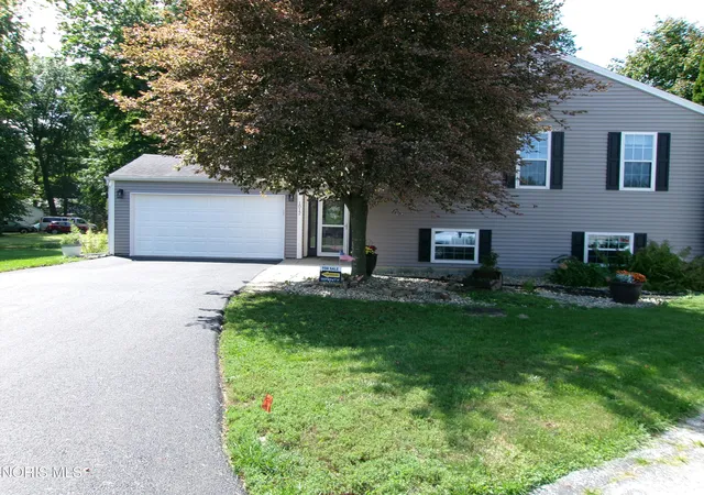 Photo 1 of Single family home for sale at 1012 Lakehurst Dr, Northwood, OH 43619 | MLS# 10013162 | Listing updated on 2026-10-06