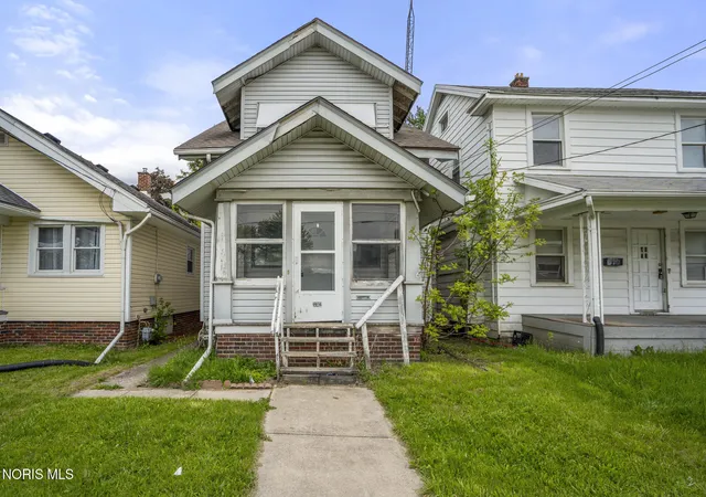Photo 2 of Single family home for sale at 3342 Upton Ave, Toledo, OH 43613 | MLS# 10012791 | Listing updated on 2026-09-19