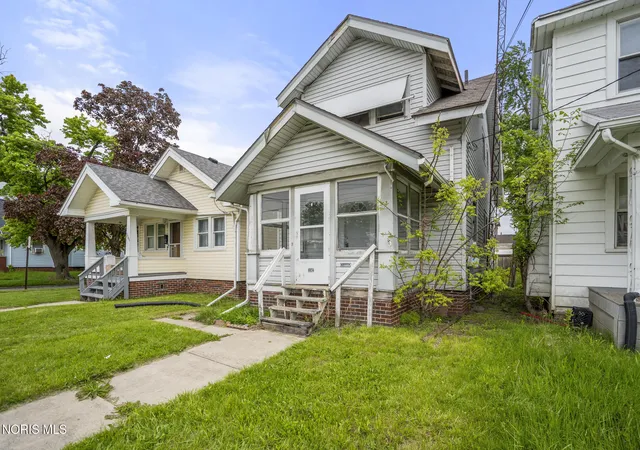 Photo 3 of Single family home for sale at 3342 Upton Ave, Toledo, OH 43613 | MLS# 10012791 | Listing updated on 2026-09-19