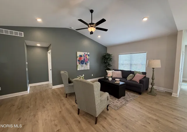 Photo 3 of Single family home for sale at 5021 Easton Dr, Oregon, OH 43616 | MLS# 10012713 | Listing updated on 2026-09-21