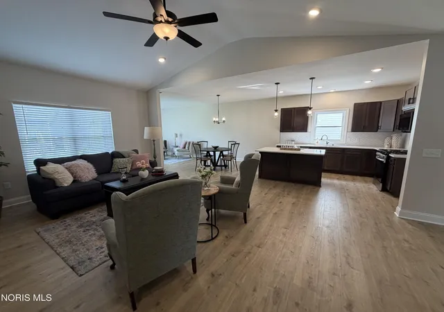 Photo 3 of Single family home for sale at 5021 Easton Dr, Oregon, OH 43616 | MLS# 10012713 | Listing updated on 2026-09-21