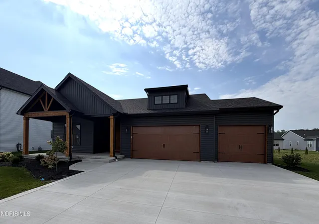 Photo 3 of Single family home for sale at 5048 Magnolia Dr, Oregon, OH 43616 | MLS# 10012716 | Listing updated on 2026-09-21