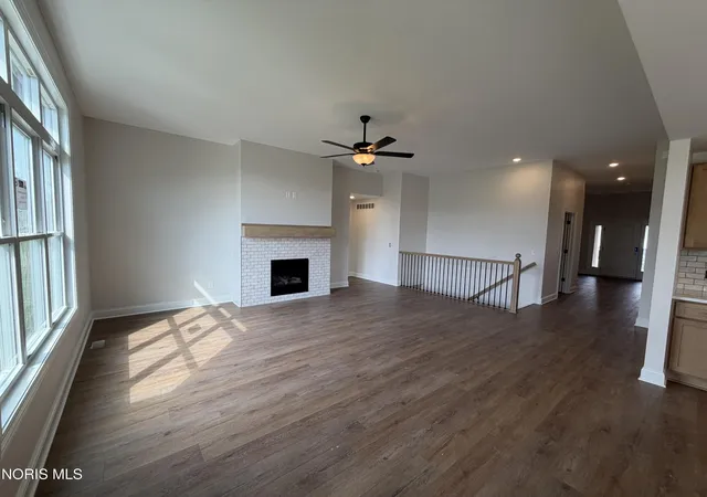 Photo 4 of Single family home for sale at 5048 Magnolia Dr, Oregon, OH 43616 | MLS# 10012716 | Listing updated on 2026-09-21