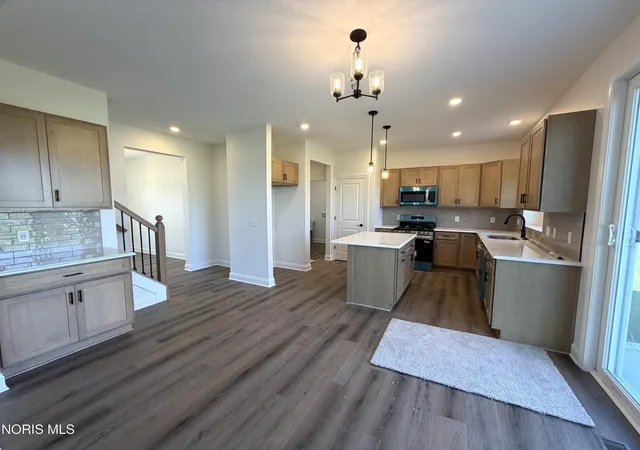 Photo 3 of Single family home for sale at 5051 Magnolia Dr, Oregon, OH 43616 | MLS# 10012717 | Listing updated on 2026-10-05