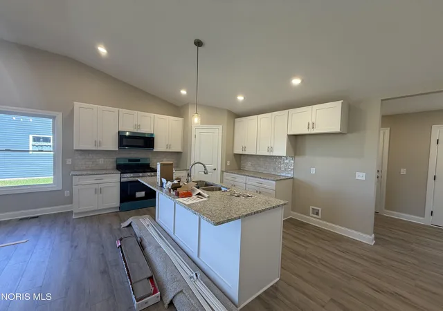 Photo 3 of Single family home for sale at 1335 Limerick Ln, Waterville, OH 43566 | MLS# 10012721 | Listing updated on 2026-10-26