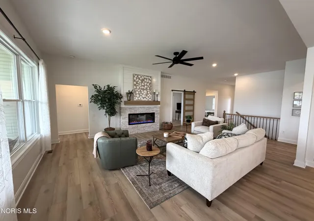 Photo 3 of Single family home for sale at 1324 Limerick Ln, Waterville, OH 43566 | MLS# 10012723 | Listing updated on 2026-10-28