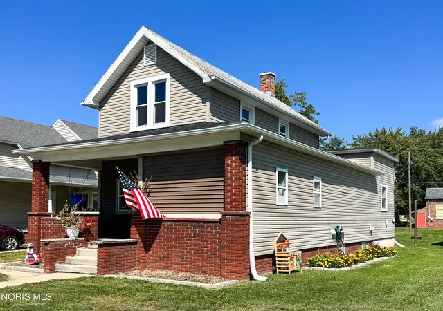 Photo 3 of Single family home for sale at 292 W Market St, Tiffin, OH 44883 | MLS# 10012961 | Listing updated on 2026-10-06