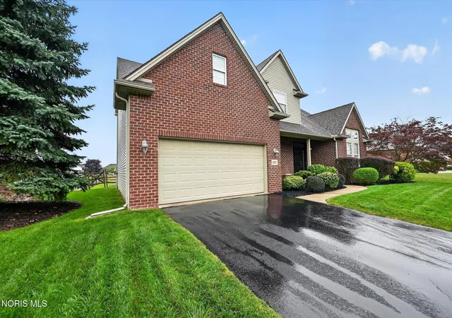 Photo 2 of Single family home for sale at 5957 Porsha Dr, Sylvania, OH 43560 | MLS# 10012728 | Listing updated on 2026-09-29