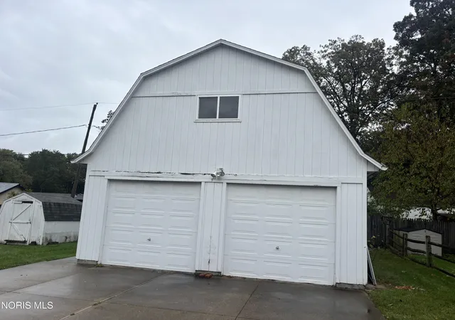 Photo 3 of Single family home for sale at 3422 N Mccord Rd, Toledo, OH 43617 | MLS# 10013686 | Listing updated on 2026-10-26