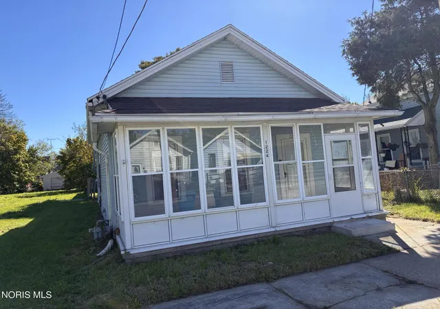 Photo 3 of Single family home for sale at 1224 N Michigan St, Toledo, OH 43604 | MLS# 10012789 | Listing updated on 2026-10-19