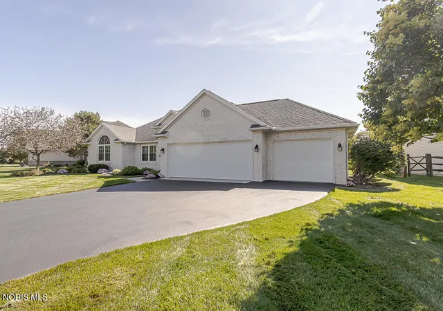Photo 2 of Single family home for sale at 7017 Shadowridge Dr, Waterville, OH 43566 | MLS# 10012919 | Listing updated on 2026-09-13