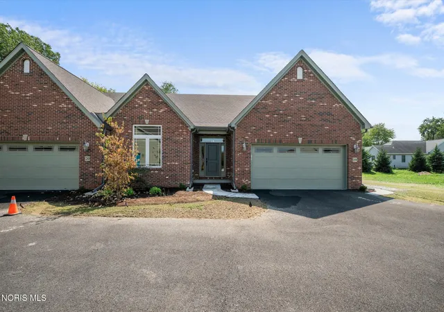 Photo 2 of Condo for sale at 19 Shenandoah Cir, Sylvania, OH 43560 | MLS# 10012987 | Listing updated on 2026-10-06
