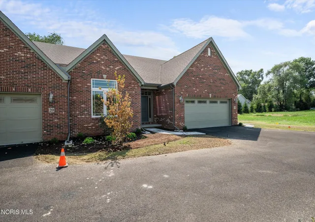 Photo 3 of Condo for sale at 19 Shenandoah Cir, Sylvania, OH 43560 | MLS# 10012987 | Listing updated on 2026-10-07