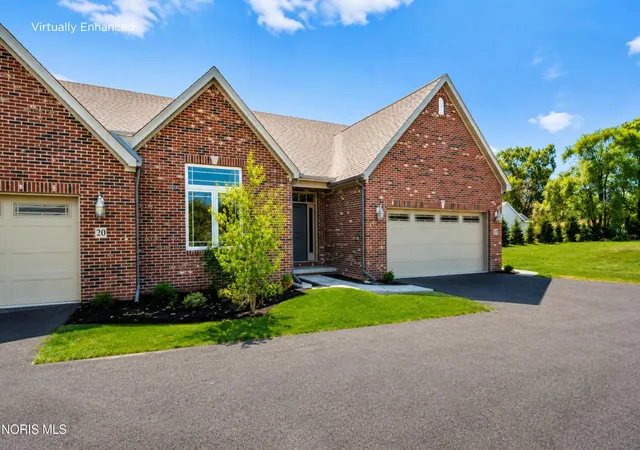 Listing Photo 4 - Condo for sale in building located at 19 Shenandoah Cir, Sylvania, OH 43560
