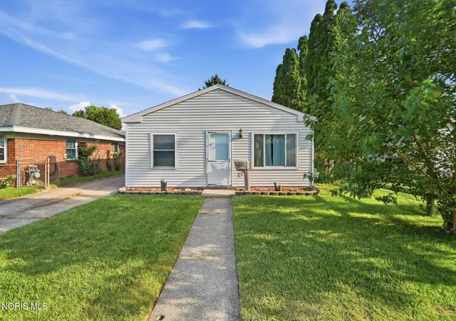 Photo 3 of Single family home for sale at 3711 145th Street, Toledo, OH 43611 | MLS# 10012903 | Listing updated on 2026-09-22