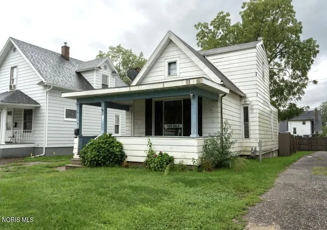Photo 2 of Single family home for sale at 4119 Lewis Ave, Toledo, OH 43612 | MLS# 10012805 | Listing updated on 2026-09-07