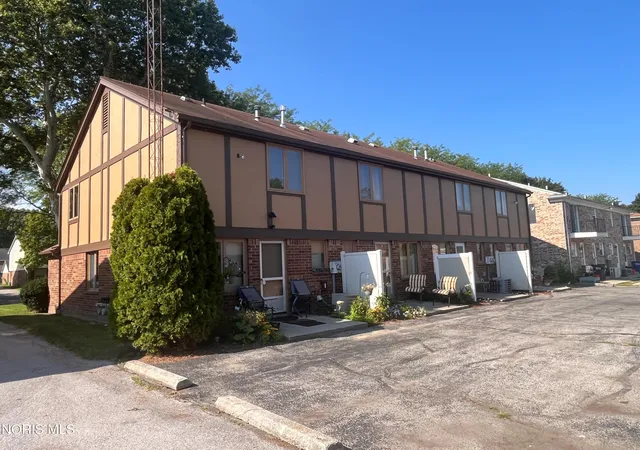 Photo 1 of Sale Pending at 5434 Glenridge Dr, Toledo, OH 43614 | MLS# 10012795 | Listing updated on 2026-09-11