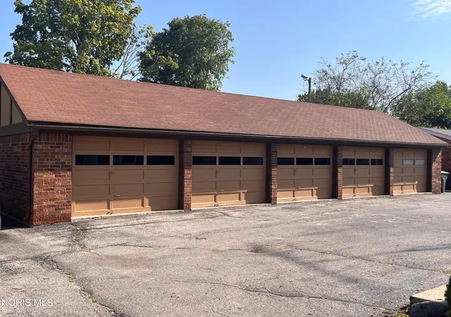 Photo 2 of Sale Pending at 5434 Glenridge Dr, Toledo, OH 43614 | MLS# 10012795 | Listing updated on 2026-09-11
