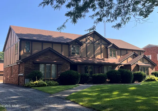 Photo 3 of Sale Pending at 5434 Glenridge Dr, Toledo, OH 43614 | MLS# 10012795 | Listing updated on 2026-09-11