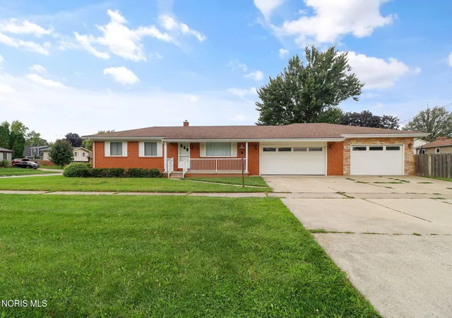 Photo 2 of Single family home for sale at 298 S Coy Rd, Oregon, OH 43616 | MLS# 10012837 | Listing updated on 2026-09-18