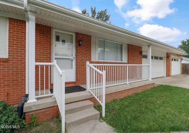 Photo 3 of Single family home for sale at 298 S Coy Rd, Oregon, OH 43616 | MLS# 10012837 | Listing updated on 2026-09-18