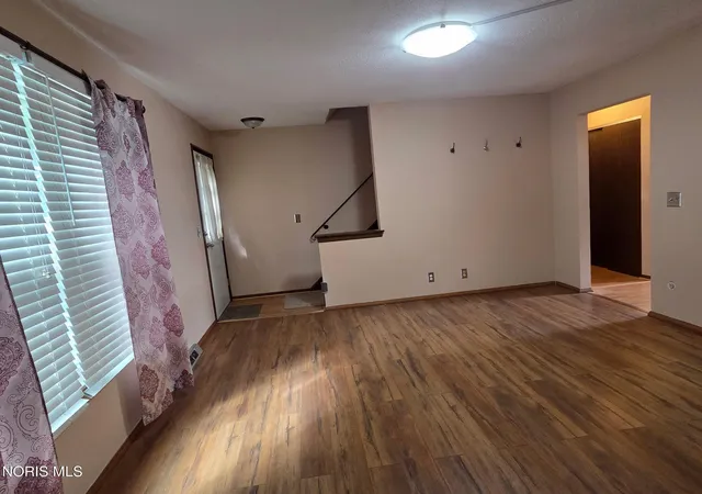 Listing Photo 5 - Condo for sale in building located at 3797 W Alexis Rd, Toledo, OH 43623