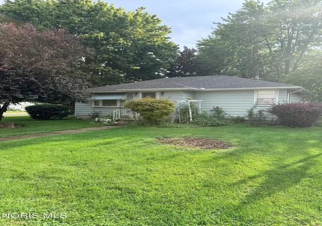 Photo 2 of Single family home for sale at 501 Beech St, Stryker, OH 43557 | MLS# 10012798 | Listing updated on 2026-09-01
