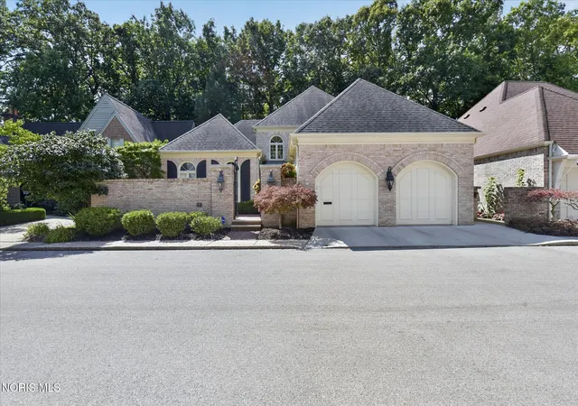 Photo 2 of Sale Pending at 46 Exmoor, Ottawa Hills, OH 43615 | MLS# 10012811 | Listing updated on 2026-09-15