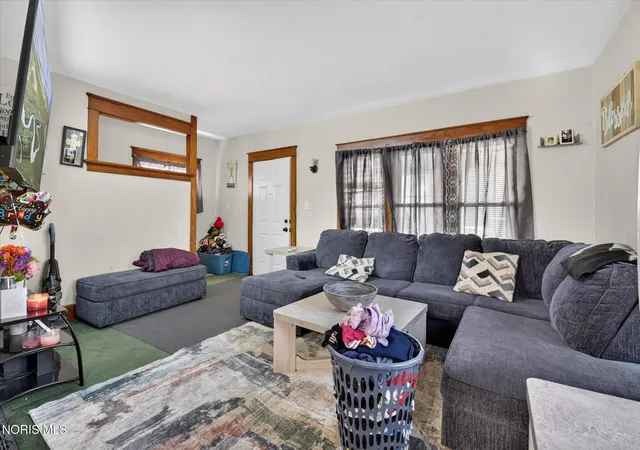 Photo 3 of Single family home for sale at 613 Toronto Ave, Toledo, OH 43609 | MLS# 10012763 | Listing updated on 2026-09-05