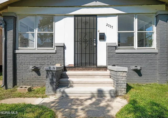 Photo 4 of Single family home for sale at 2037 Joffre Ave, Toledo, OH 43607 | MLS# 10012804 | Listing updated on 2026-09-06