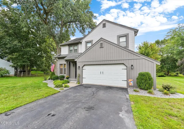 Photo 3 of Single family home for sale at 6961 Ramblehurst Rd, Sylvania, OH 43560 | MLS# 10012778 | Listing updated on 2026-09-15