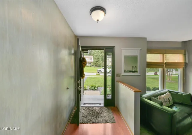 Photo 4 of Single family home for sale at 6961 Ramblehurst Rd, Sylvania, OH 43560 | MLS# 10012778 | Listing updated on 2026-09-15