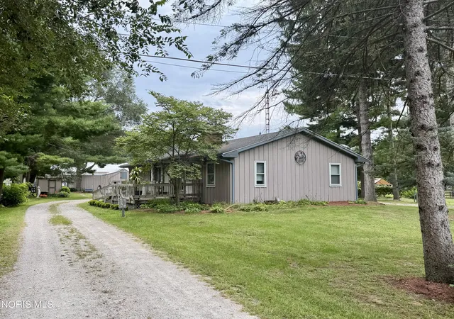 Single family home for sale at 6656 County Rd 1, Swanton, OH 43558 | MLS# 10012935