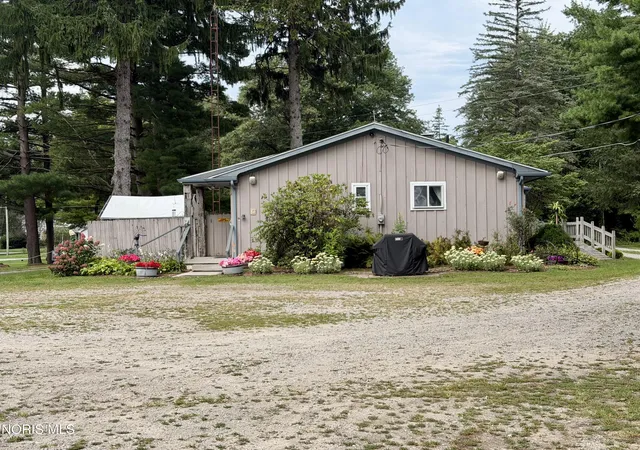 Photo 2 of Single family home for sale at 6656 County Rd 1, Swanton, OH 43558 | MLS# 10012935 | Listing updated on 2026-09-12