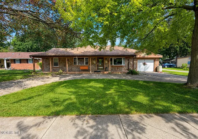 Photo 1 of Single family home for sale at 348 Colony Rd, Rossford, OH 43460 | MLS# 10012782 | Listing updated on 2026-10-07